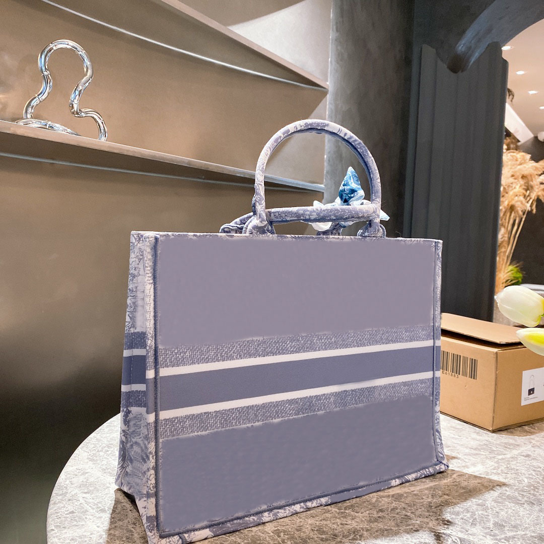 oversize totes bag embroidery shopping bag Luxury Book Tote Tiger head handbag women's large Commuting Canvas 2021, Make up the difference
oversize totes bag embroidery shopping bag Luxury Book Tote Tiger head handbag women's large Commuting Canvas 2021, Make up the difference