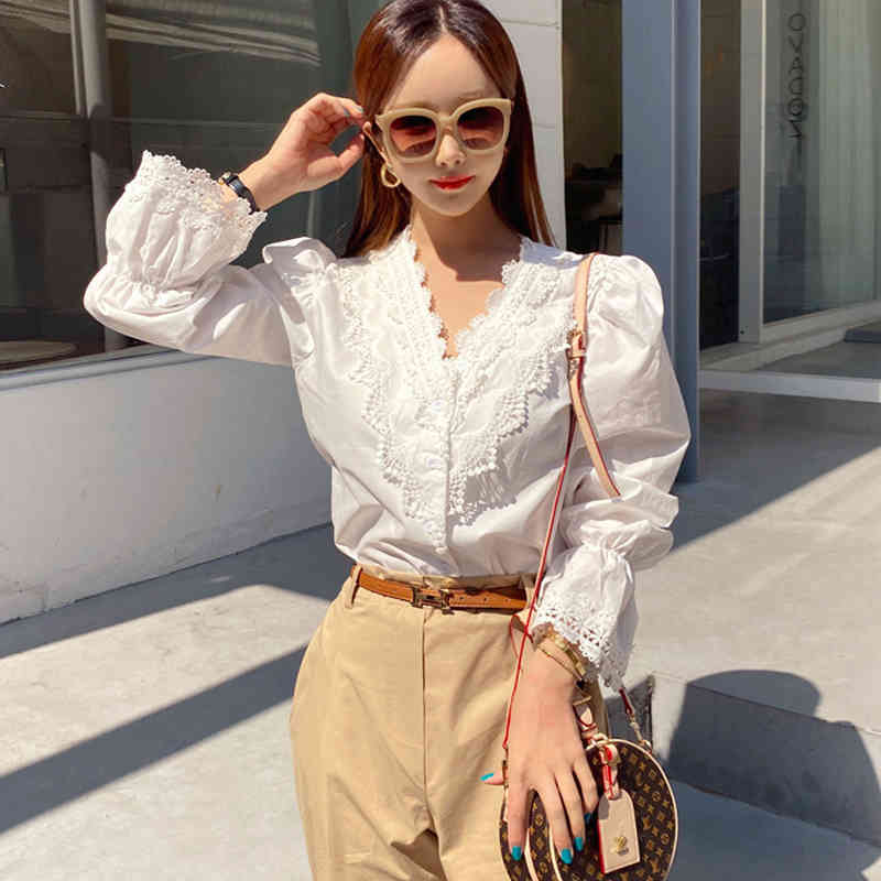 Cotton Lace Women's Blouse Fashion Korean Style Shirts V-neck Long Sleeve Shirt Puff Sweet Top Female 11013 210427