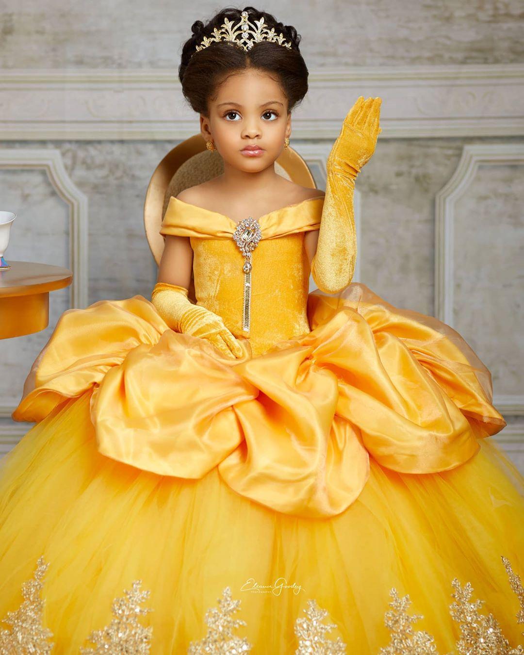 Yellow Lace Crystals Flower Girl Dresses Bateau Balll Gown Little Girl Wedding Cheap Communion Pageant Gowns Birthday Dress