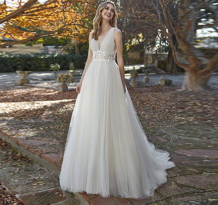 2022 Bridal Gown Wedding Dresses Classic Garden Lace Tulle V-Neck Sleeveless A-Line Elegant Court Train Vestido De Novia Mariage