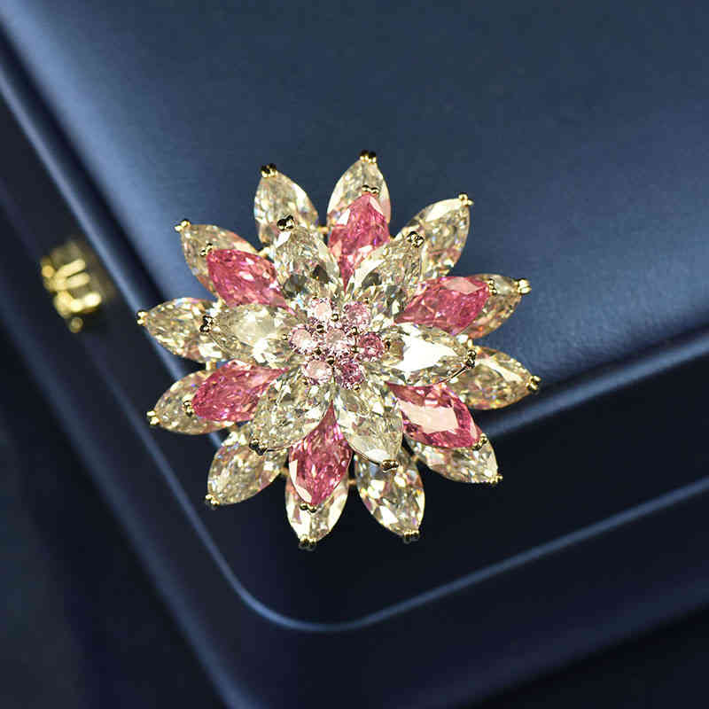 Korean Super Flash Multilayer Three-dimensional Zircon Snowflake Brooch Feminine Elegant Coat Suit Accessories Pin Buckle