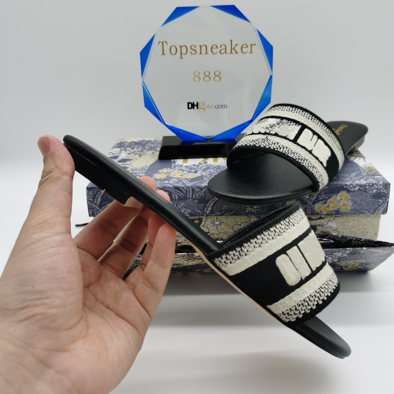 Women Slippers Classics Paris Fahsion Summer Girls Beach Slides Black White Red Flip Flops Floral brocade Gear bottoms Sandals, Chocolate
Women Slippers Classics Paris Fahsion Summer Girls Beach Slides Black White Red Flip Flops Floral brocade Gear bottoms Sandals, Chocolate