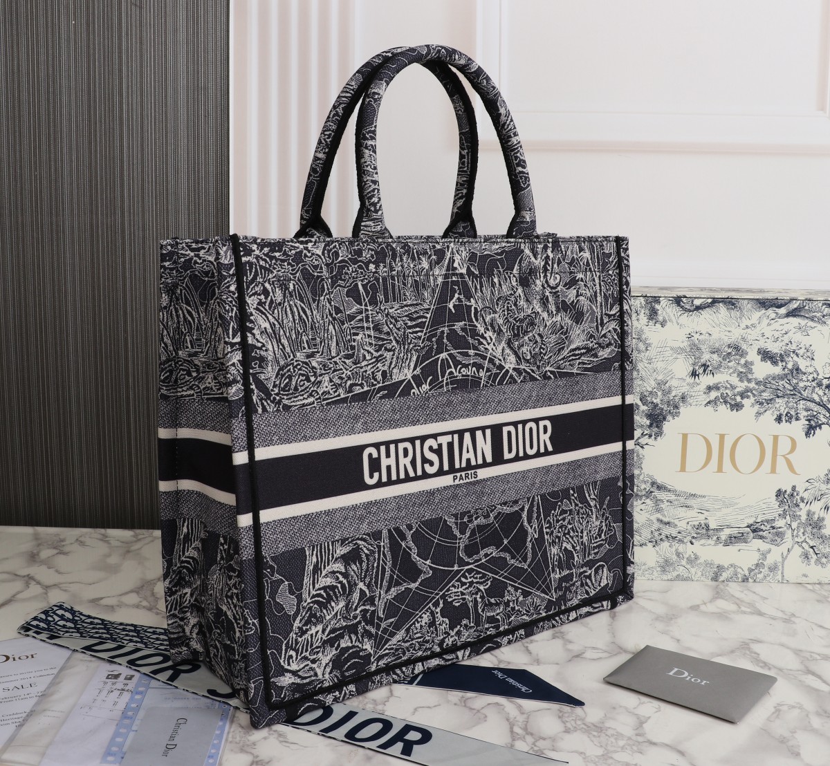 2021-now oblique motif book totes bag handbags colorful luxurys designers womens handbag embroidered large embroidery canvas lady shoppingba, Black;red
2021-now oblique motif book totes bag handbags colorful luxurys designers womens handbag embroidered large embroidery canvas lady shoppingba, Black;red