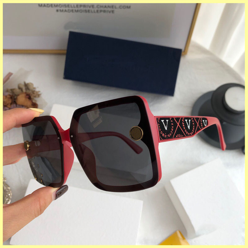 2021 Luxurys Designer Sunglasses Women Mens Fashion Drive Sun Glasses Outdoor Polarized Mumuko Holiday L Brand Sunglass With Box 21081001R
2021 Luxurys Designer Sunglasses Women Mens Fashion Drive Sun Glasses Outdoor Polarized Mumuko Holiday L Brand Sunglass With Box 21081001R