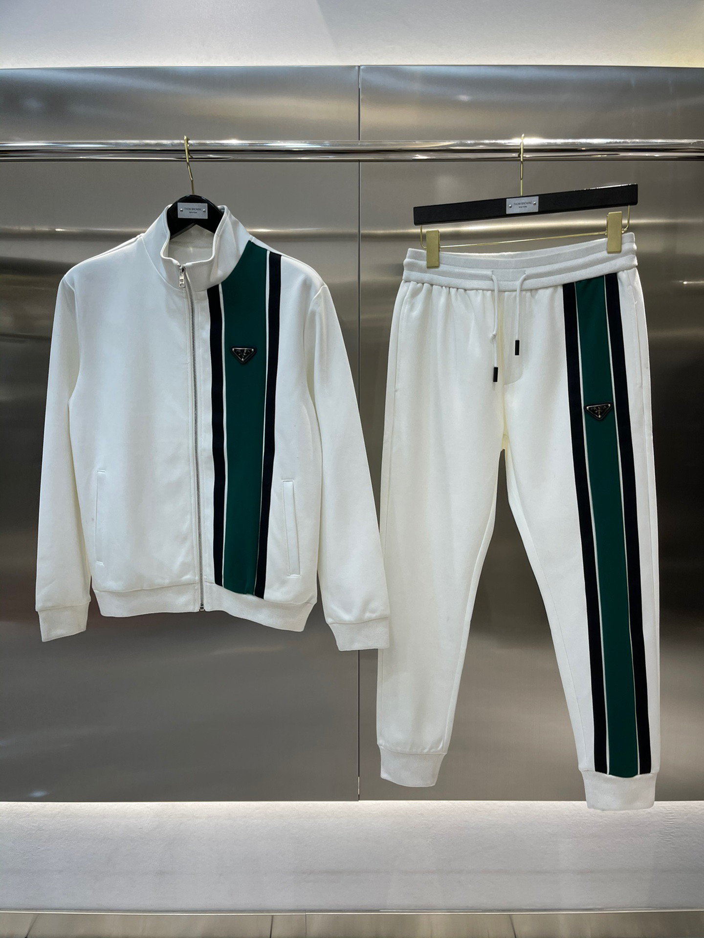 2021 mens Desi Bale Hoodie Men GucMonc Jacket T Shirt EssSupr Tech Track suit shorts PalmVlone Flee Cana sweater Black and white size:s~3xl t30
2021 mens Desi Bale Hoodie Men GucMonc Jacket T Shirt EssSupr Tech Track suit shorts PalmVlone Flee Cana sweater Black and white size:s~3xl t30