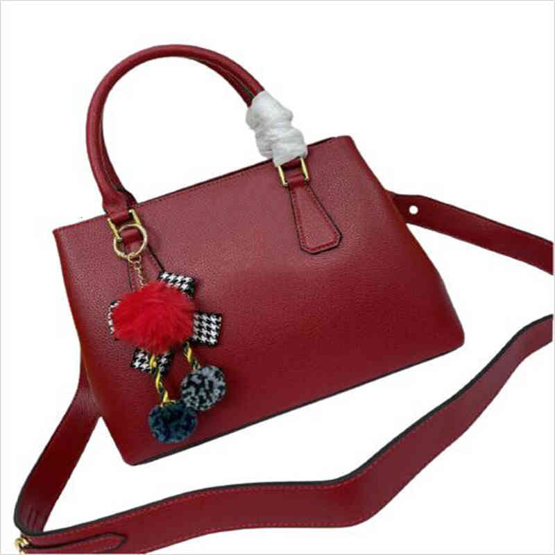 2021new pattern woman leather with the shoulder bags classic luxurys designers fashion purses braided crossbody women handbag 5005#
2021new pattern woman leather with the shoulder bags classic luxurys designers fashion purses braided crossbody women handbag 5005#