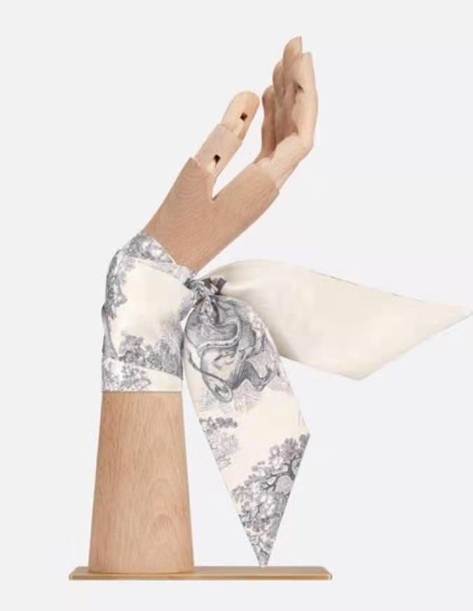 Designer Silks Scarf Mitzah 100% Natural Silk Scarves Fashion Headband Brands Women Scraves Muffler Hair Bands 105*6cm bandanas
Designer Silks Scarf Mitzah 100% Natural Silk Scarves Fashion Headband Brands Women Scraves Muffler Hair Bands 105*6cm bandanas