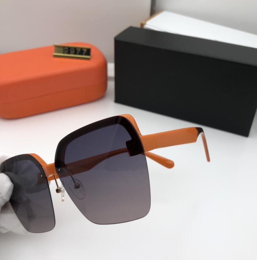 Fashion cycling sunglass suitable classic outdoor beach sports other occasions full of personality eye-catching selection goggles with box f, White;black
Fashion cycling sunglass suitable classic outdoor beach sports other occasions full of personality eye-catching selection goggles with box f, White;black