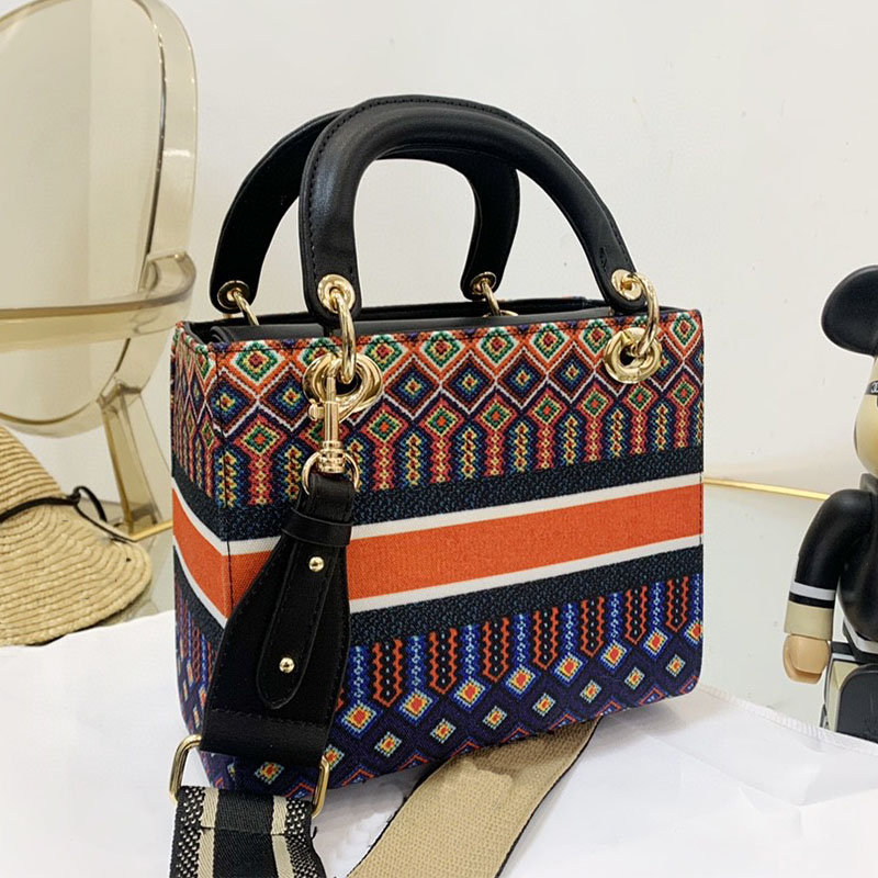 Fashion Womens Handbags Totes Book Luxurys Designers Classic Shoulder Clutch Bags Handbag Wallets Crossbody Duffle Bag
Fashion Womens Handbags Totes Book Luxurys Designers Classic Shoulder Clutch Bags Handbag Wallets Crossbody Duffle Bag