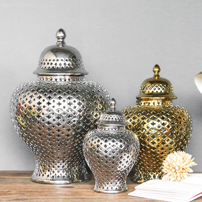 Vintage Ceramics Hollow Out General Jar Candy Jar Storage Tank Gold Silver Art Decorative Vase Home Living Room Decor Craft Wedding Decoration
Vintage Ceramics Hollow Out General Jar Candy Jar Storage Tank Gold Silver Art Decorative Vase Home Living Room Decor Craft Wedding Decoration