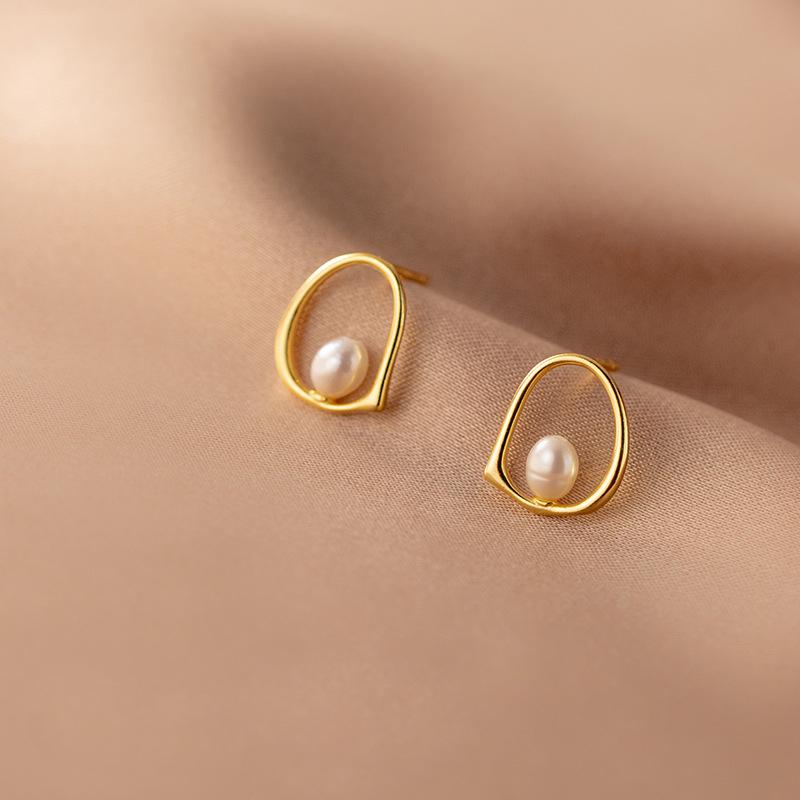 Stud Enosola S925 Sterling Silver Fashion Hollow Natural Freshwater Baroque Pearl Earrings for Womne Charming Simple Party Jewelr
Stud Enosola S925 Sterling Silver Fashion Hollow Natural Freshwater Baroque Pearl Earrings for Womne Charming Simple Party Jewelr