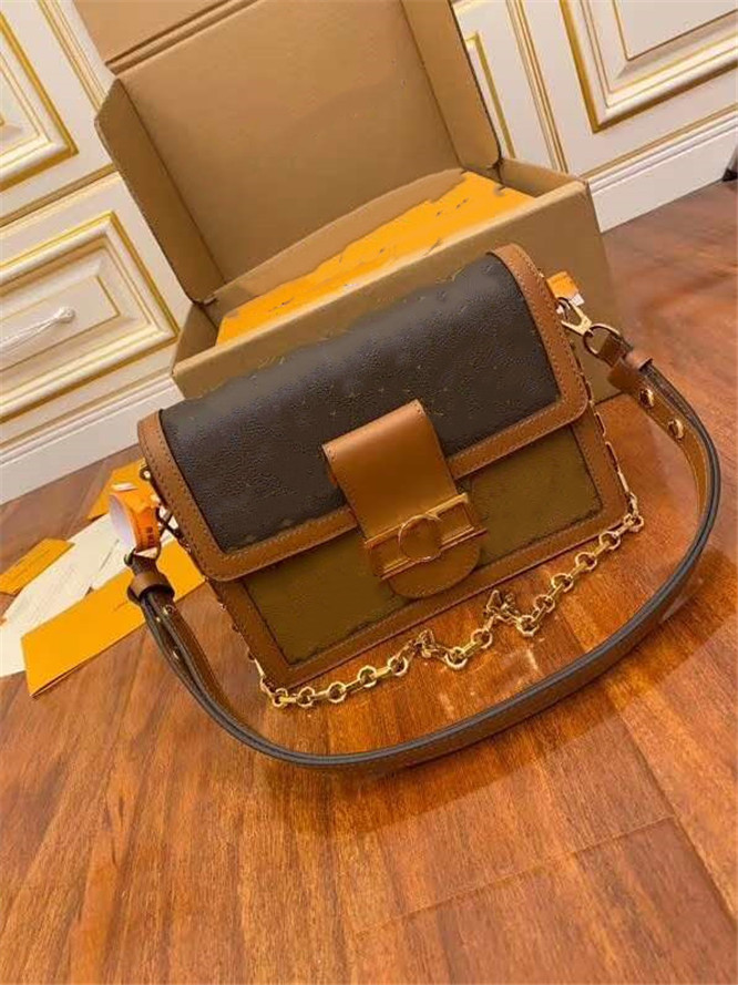 Women Luxury Designers Bags Genuine leather handbag with letters woman casual Cowhide fashion classic presbyopic shoulder bag grossbody handbags, Khaki
Women Luxury Designers Bags Genuine leather handbag with letters woman casual Cowhide fashion classic presbyopic shoulder bag grossbody handbags, Khaki