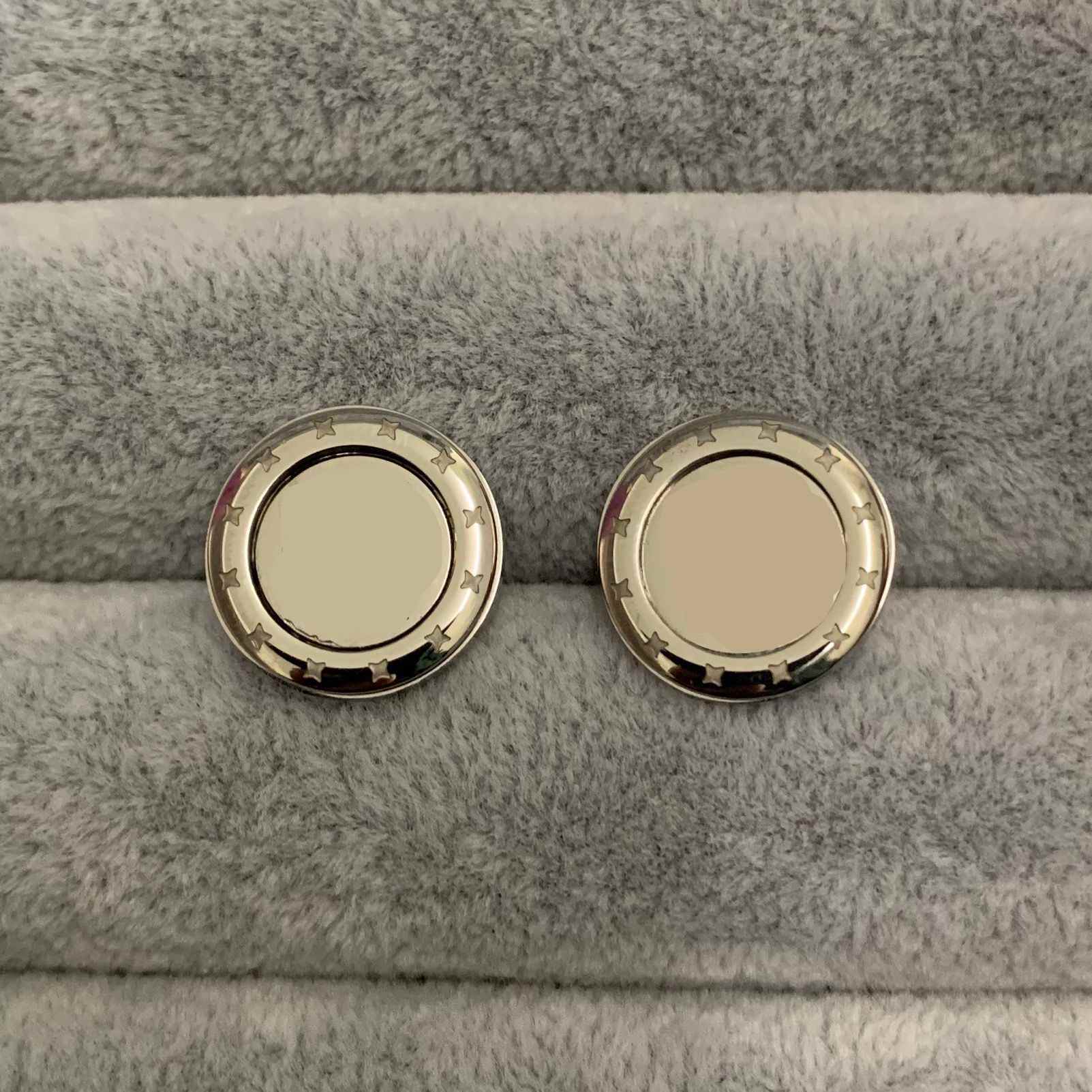 Never Fading Top Quality Stainless Steel Designer Stud Luxurious Letter Gold Silver Rose Colors Mud Drill Fashion Earrings Women Engagement Jewelry Wholesale
Never Fading Top Quality Stainless Steel Designer Stud Luxurious Letter Gold Silver Rose Colors Mud Drill Fashion Earrings Women Engagement Jewelry Wholesale