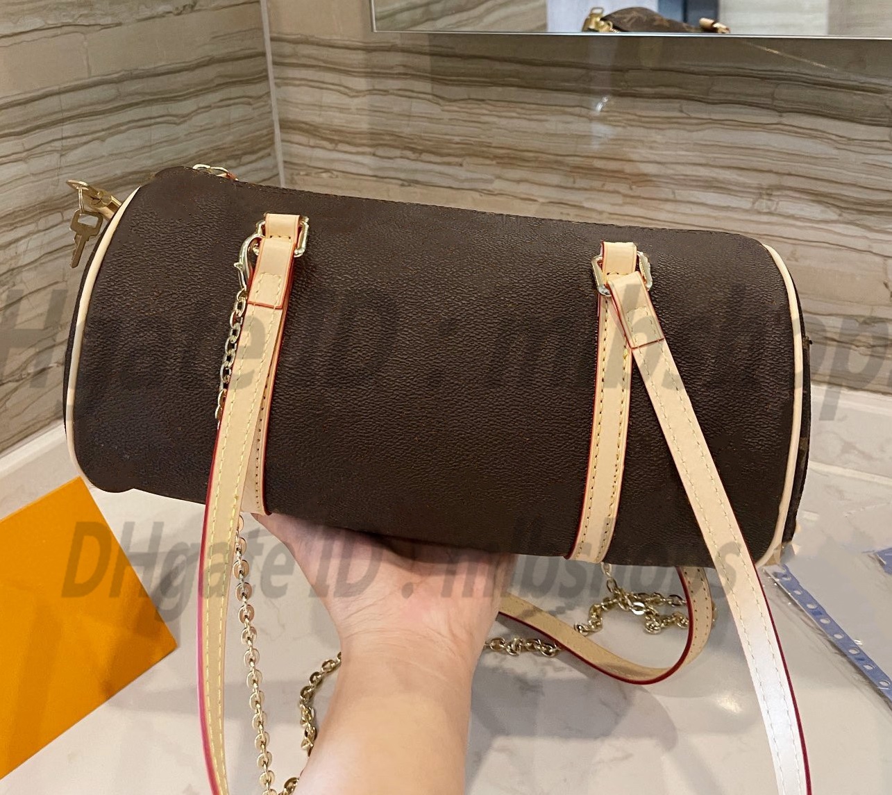Fashion womens L High quality Luxurys designers Shoulder Bags Handbags wallet Middle Ancient Cylinder Clutch Bag Totes CrossBody 2021 Handbag purses Best-selling, No bags
Fashion womens L High quality Luxurys designers Shoulder Bags Handbags wallet Middle Ancient Cylinder Clutch Bag Totes CrossBody 2021 Handbag purses Best-selling, No bags