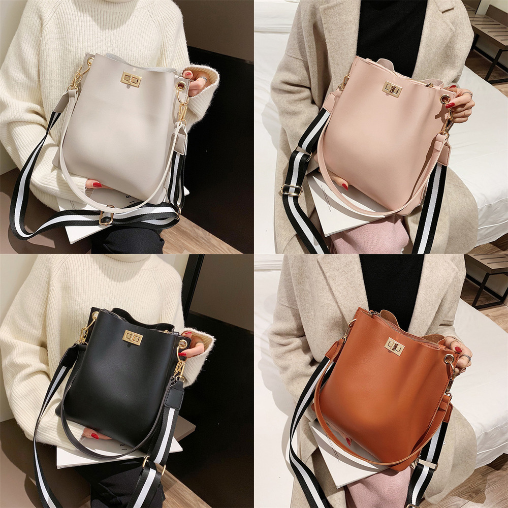 HBP 2021 Brand Women PU Leather Handbag Designer Black Bucket Vintage Shoulder Ladies Casual Messenger Bag High Quality Q1230, Pink
HBP 2021 Brand Women PU Leather Handbag Designer Black Bucket Vintage Shoulder Ladies Casual Messenger Bag High Quality Q1230, Pink