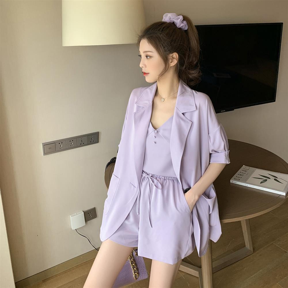 Suit suit female Korean version fashion temperament solid color small drape casual pants three-piece 210525, Lavender
Suit suit female Korean version fashion temperament solid color small drape casual pants three-piece 210525, Lavender