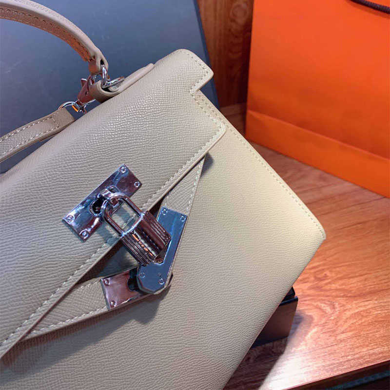 2021bagsTop Women Original Brand Fashion Luxurys designers leather clutch Handbags 25cm Gold Silver Buckle shoulder Bags wholesale
2021bagsTop Women Original Brand Fashion Luxurys designers leather clutch Handbags 25cm Gold Silver Buckle shoulder Bags wholesale