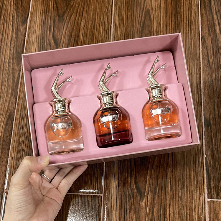 woman perfume set fragrance 30ml 3 pieces sprays suit lady charming chypre floral smell counter edition high quality fast free postage
woman perfume set fragrance 30ml 3 pieces sprays suit lady charming chypre floral smell counter edition high quality fast free postage