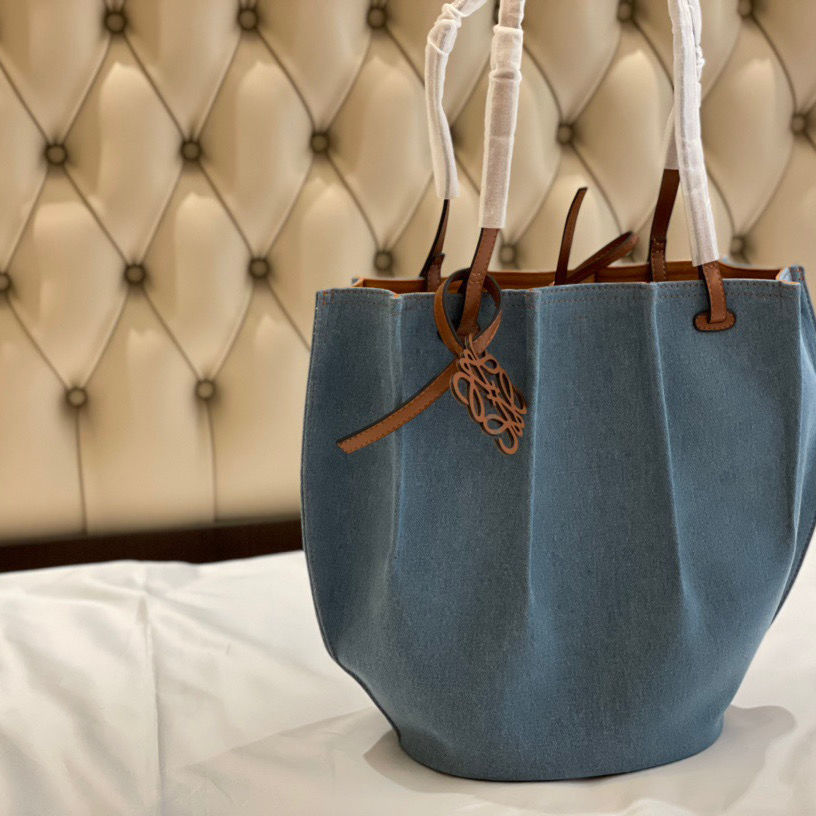 The new denim bag and beach bag are lovely, fashionable and casual without zipper Ysj
The new denim bag and beach bag are lovely, fashionable and casual without zipper Ysj