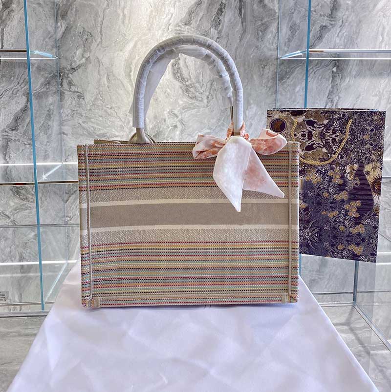 2021 AAA Duffle Totes Bag Ladies Luxury Designers Bags Small Capacity Shopping Bagssss Designer Shoulder Bagss Fashion Handbag Brand Designe
2021 AAA Duffle Totes Bag Ladies Luxury Designers Bags Small Capacity Shopping Bagssss Designer Shoulder Bagss Fashion Handbag Brand Designe