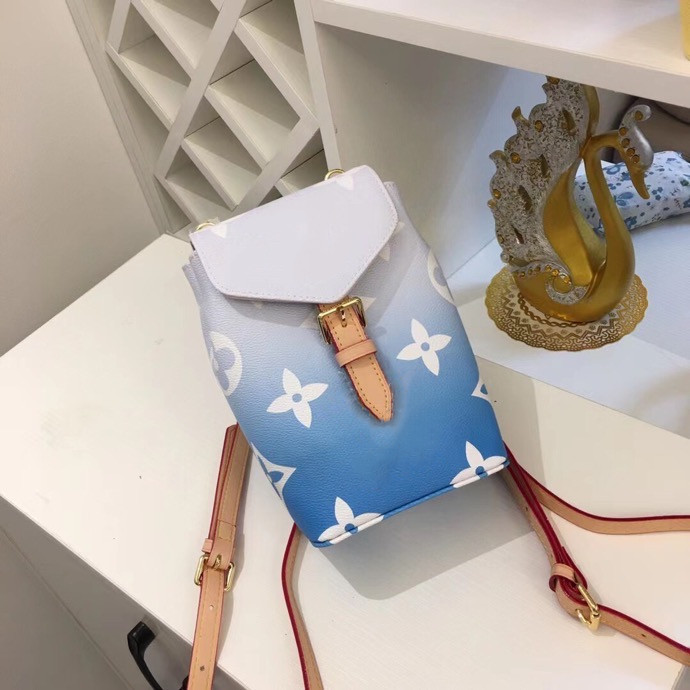 Luxury 3A high-end classic heart-shaped patterned wallet ladies genuine leather rectangular flip wallet clutch bag wholesale, 01
Luxury 3A high-end classic heart-shaped patterned wallet ladies genuine leather rectangular flip wallet clutch bag wholesale, 01