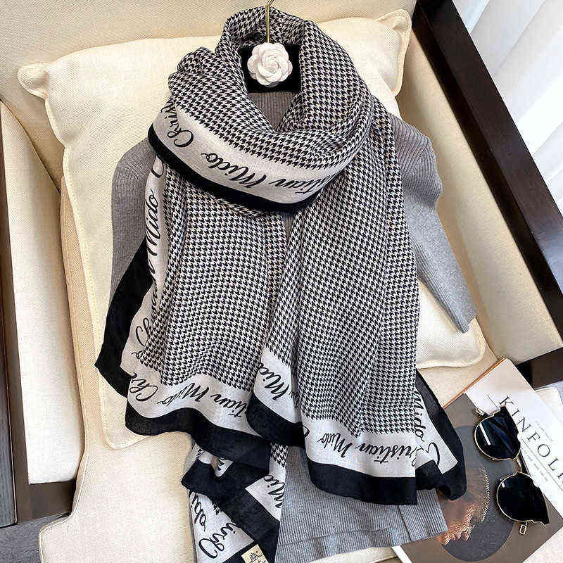 2021 New Autumn Winter Women Scarf Beach Shawl Cotton Lady Fashion Scarves Bandana Pashmina Wrap Hijab Muffler Y1108
2021 New Autumn Winter Women Scarf Beach Shawl Cotton Lady Fashion Scarves Bandana Pashmina Wrap Hijab Muffler Y1108