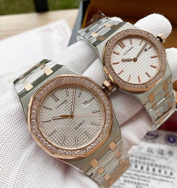 Classic Couple Quartz Watch For Women And Man Black White Blue Dial Stainless Steel Clock Full Diamond Parten Lover Wristwatch, As photo
Classic Couple Quartz Watch For Women And Man Black White Blue Dial Stainless Steel Clock Full Diamond Parten Lover Wristwatch, As photo