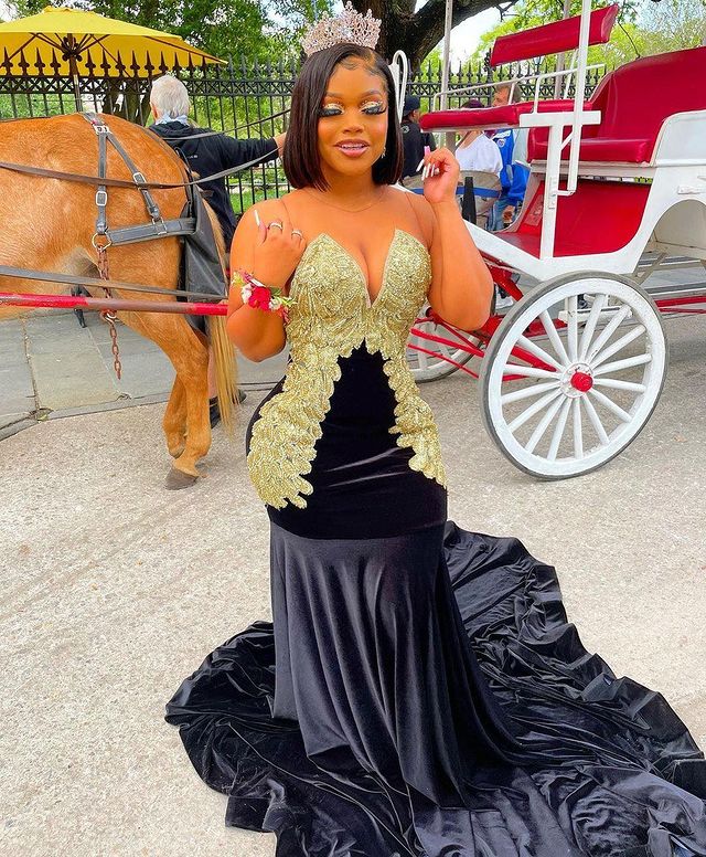 2021 Plus Size Arabic Aso Ebi Black Mermaid Velvet Prom Dresses Lace Sheer Neck Evening Formal Party Second Reception Gowns Dress ZJ216