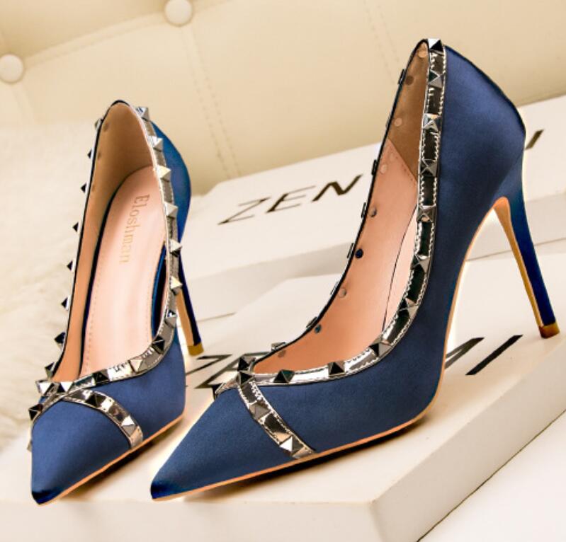 Women luxury shoes designer red bottom high heels Glitter Rivets black silver Blue leather Silks and satins fashion party wedding shoe
Women luxury shoes designer red bottom high heels Glitter Rivets black silver Blue leather Silks and satins fashion party wedding shoe