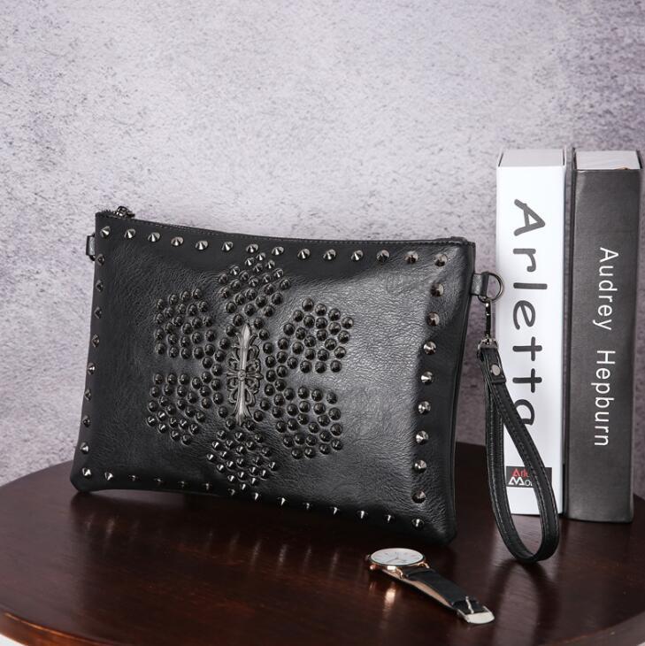 Factory wholesale men handbag street cool rivet punk hand clutch bag fashion leather envelope bags rivets mens shoulder handbags punks messe
Factory wholesale men handbag street cool rivet punk hand clutch bag fashion leather envelope bags rivets mens shoulder handbags punks messe