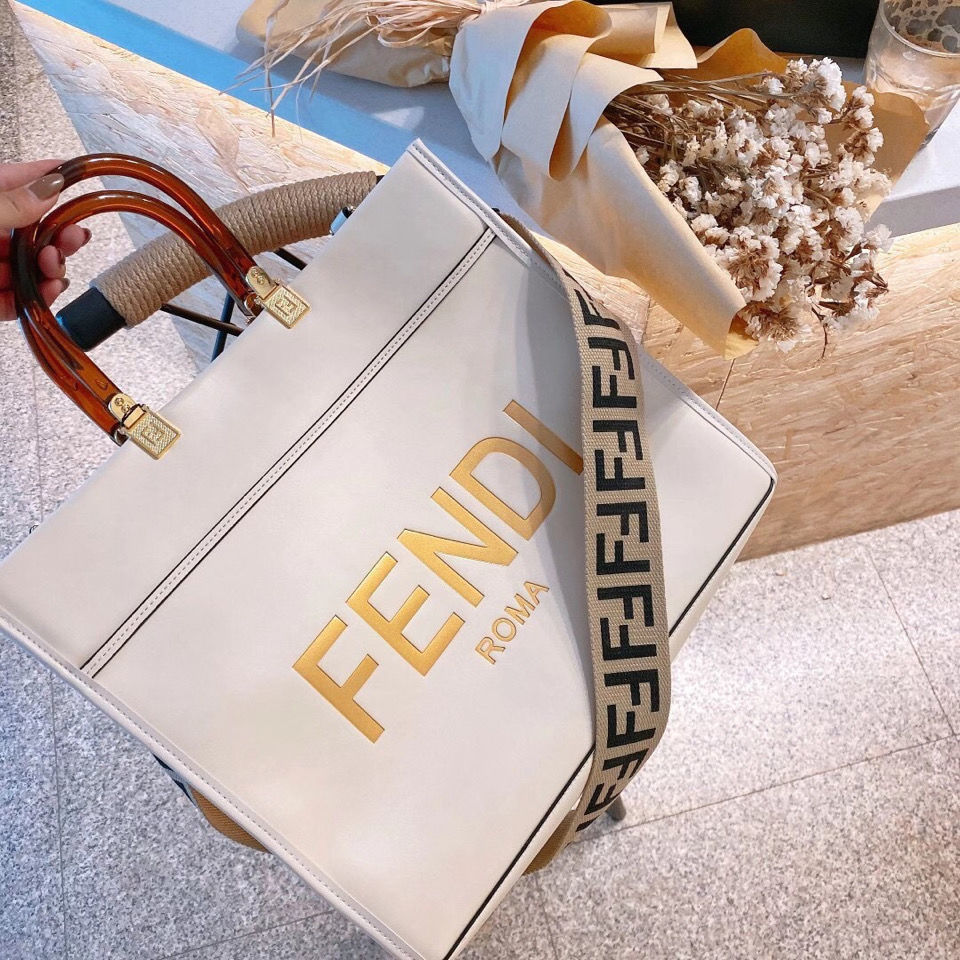 Women Designer Bags 2021 New Star Same Tote Bag Single Shoulder Messenger Handbag Fashionable and Versatile Trend zz
Women Designer Bags 2021 New Star Same Tote Bag Single Shoulder Messenger Handbag Fashionable and Versatile Trend zz