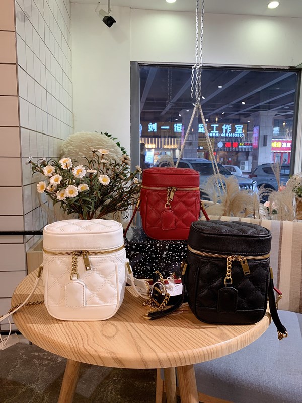 High-end luxury bag leather clutch 19 series ladies fashion bucket shoulder cosmetic chain type all-match messenger bags
High-end luxury bag leather clutch 19 series ladies fashion bucket shoulder cosmetic chain type all-match messenger bags