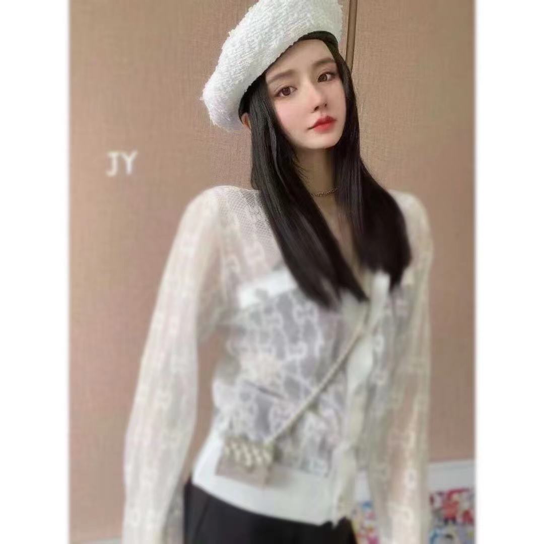 Women's Knits Summer design of 2021 letter thin hollow ice silk knit cardigan V neck short sunblock small for women, White
Women's Knits Summer design of 2021 letter thin hollow ice silk knit cardigan V neck short sunblock small for women, White