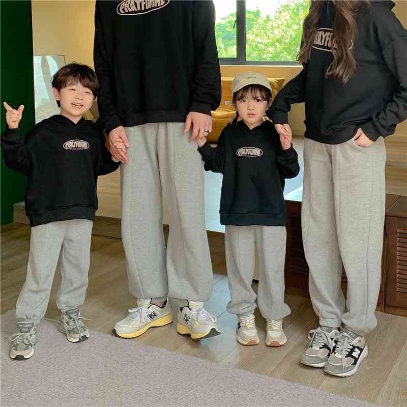 Parents children's sportswear a family of three or four autumn and winter clothes 2021 new daughter mother child casual pants, Black
Parents children's sportswear a family of three or four autumn and winter clothes 2021 new daughter mother child casual pants, Black