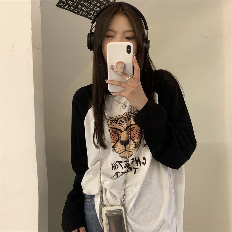 Women' T-Shirt Y2k Top Female Korean Version Loose Raglan Sleeve Cuff Hole Hit Color Round Neck Leopard Head Printing Long-sleeved, Black
Women' T-Shirt Y2k Top Female Korean Version Loose Raglan Sleeve Cuff Hole Hit Color Round Neck Leopard Head Printing Long-sleeved, Black
