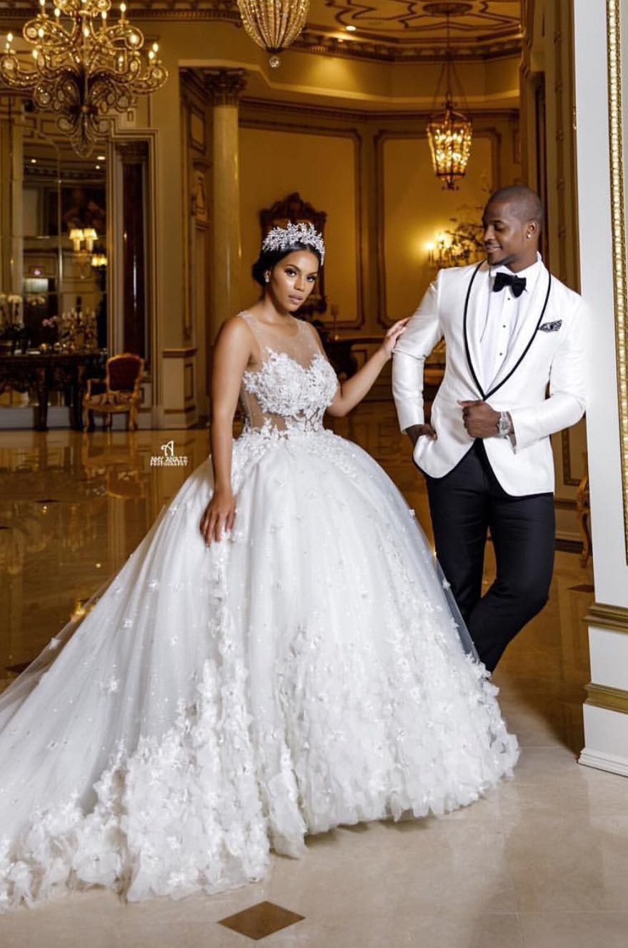 Luxury 3d Floral Appliques Ball Gown Wedding Dresses Romantic Flowers Illlusion Jewel Neck Sleeveless Chapel Castle Bridal Gowns Plus Size Bride Dress