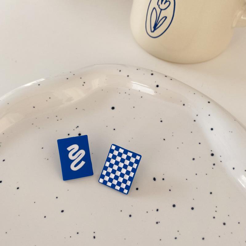 Stud Korea Fashion Geometric Sqaure Blue Checkerboard Asymmetric Earrings For Woemn Creative Personality Jewelry Gifts, Golden;silver
Stud Korea Fashion Geometric Sqaure Blue Checkerboard Asymmetric Earrings For Woemn Creative Personality Jewelry Gifts, Golden;silver