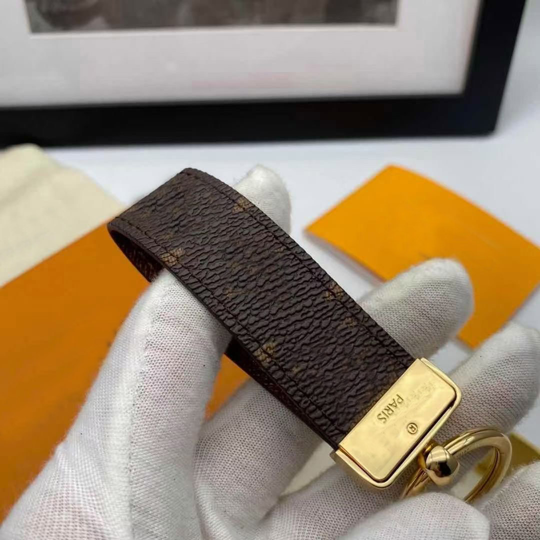 Luxury designer Keychain Buckle lovers Car key-ring Handmade Leather Designers Keychains Men Women Bag key rings Pendant Accessories 4 Color