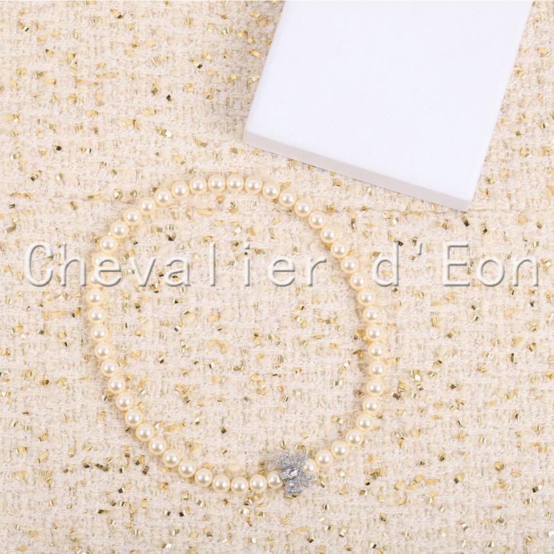 Chokers Chevalier D'Eon Classic Brand Boho Necklace Pearl Choker Beaded Gift For Women Elegant Christmas
Chokers Chevalier D'Eon Classic Brand Boho Necklace Pearl Choker Beaded Gift For Women Elegant Christmas