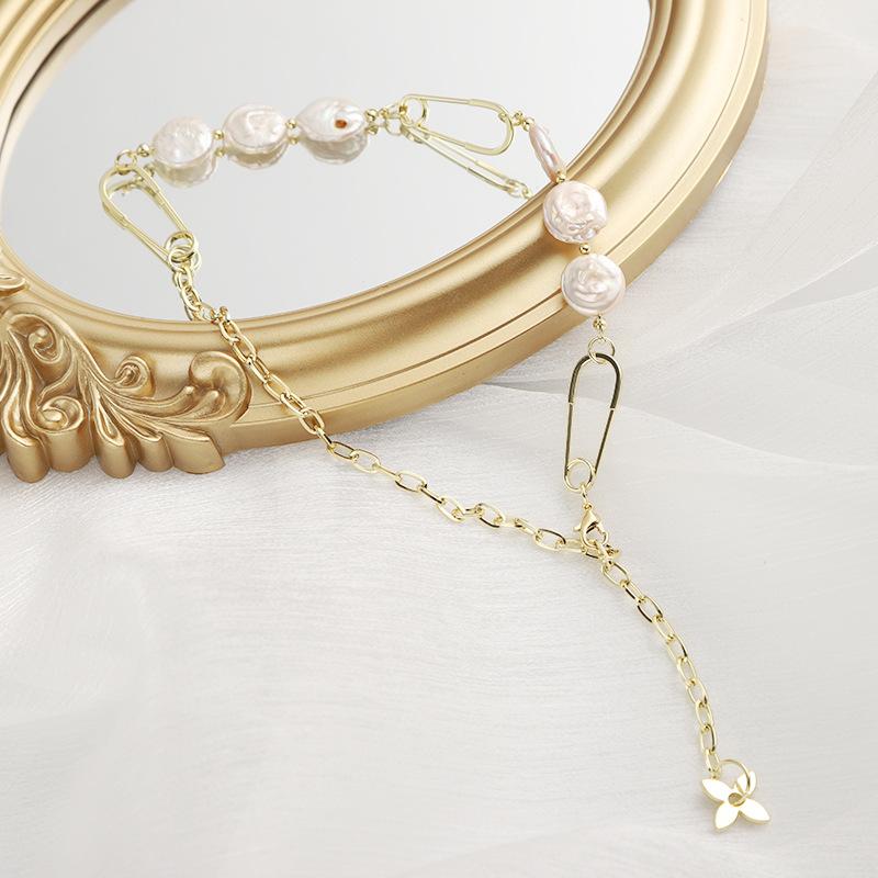 pendant necklaces small design sense geometric pearl necklace female personality simple cold wind light luxury clavicle chain, Silver
pendant necklaces small design sense geometric pearl necklace female personality simple cold wind light luxury clavicle chain, Silver