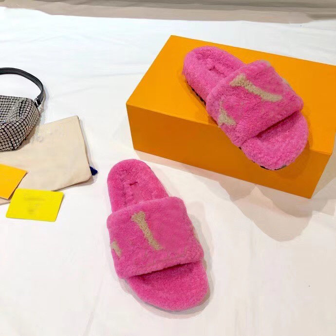Women Paseo Flat Slipper Comfort Mule Designer Lady Wide Strap Treaded Rubber Outsole Slide wool Slides Winter fur Fluffy Furry Warm letter, Grey
Women Paseo Flat Slipper Comfort Mule Designer Lady Wide Strap Treaded Rubber Outsole Slide wool Slides Winter fur Fluffy Furry Warm letter, Grey