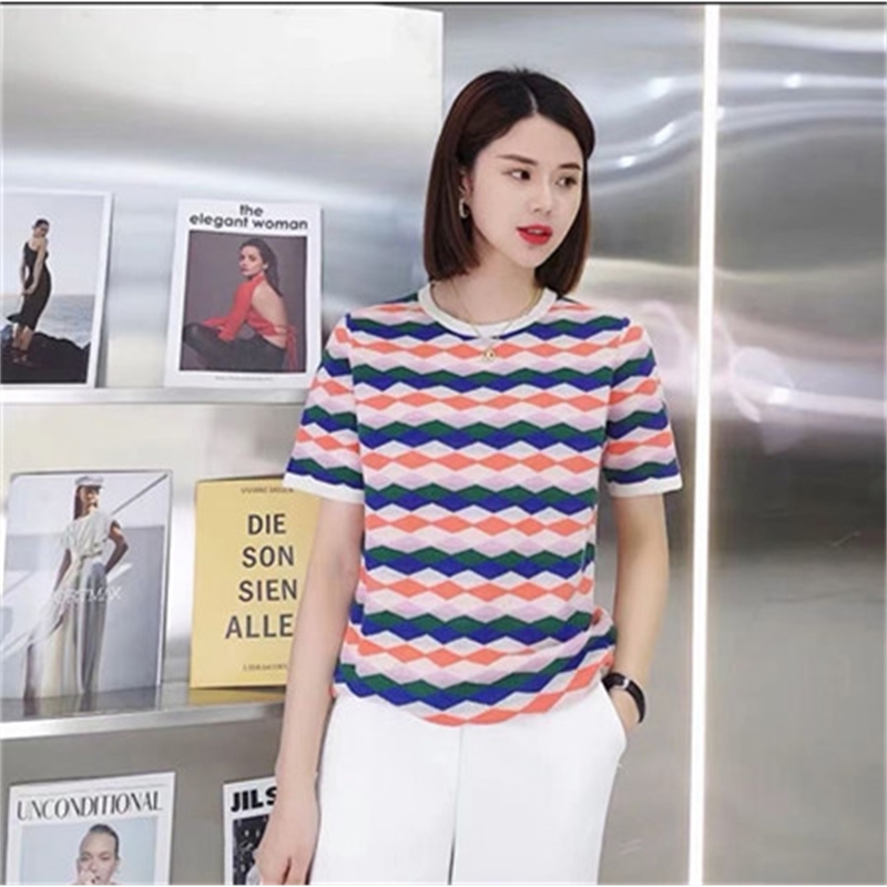 Fashion women's sweater round neck gentle wind rainbow contrast rhombus short-sleeved ice silk T-shirt 210520, Red
Fashion women's sweater round neck gentle wind rainbow contrast rhombus short-sleeved ice silk T-shirt 210520, Red