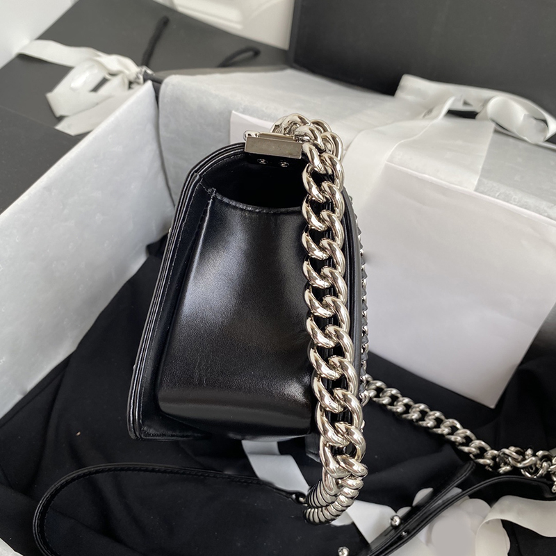 Chip induction Automatic identification Super cool punk bag 55756 Silver chain cowhide leather Interior Slot Pocket graceful, Black
Chip induction Automatic identification Super cool punk bag 55756 Silver chain cowhide leather Interior Slot Pocket graceful, Black
