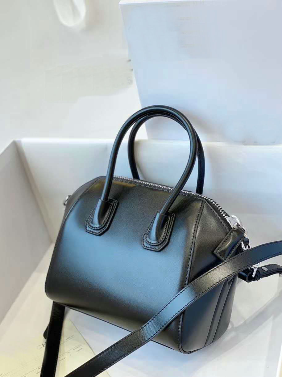 Fashion Tote Bags Famous Antigona Shoulder Crossbody Real Business Bag Mini Hot Bags Female Leather Laptop Handbagsyw
Fashion Tote Bags Famous Antigona Shoulder Crossbody Real Business Bag Mini Hot Bags Female Leather Laptop Handbagsyw