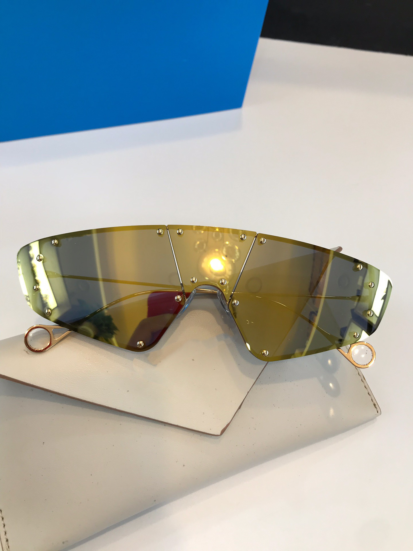 2021 luxury top quality Sunglasses for men and women Universal classic fashion square frame summer sunglasses goggles designer high qualit
2021 luxury top quality Sunglasses for men and women Universal classic fashion square frame summer sunglasses goggles designer high qualit