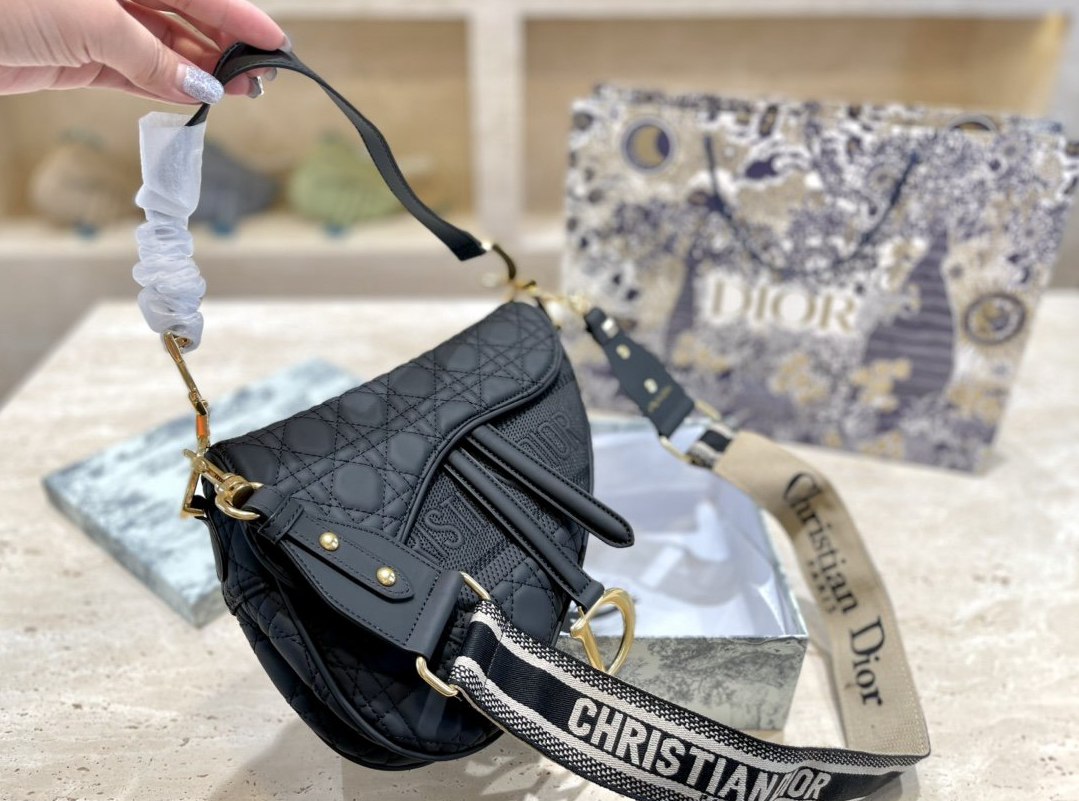 luxury brand leather shoulder bag 2021 fashion women's classic handbags crossbody bags -l5496, Red;black
luxury brand leather shoulder bag 2021 fashion women's classic handbags crossbody bags -l5496, Red;black