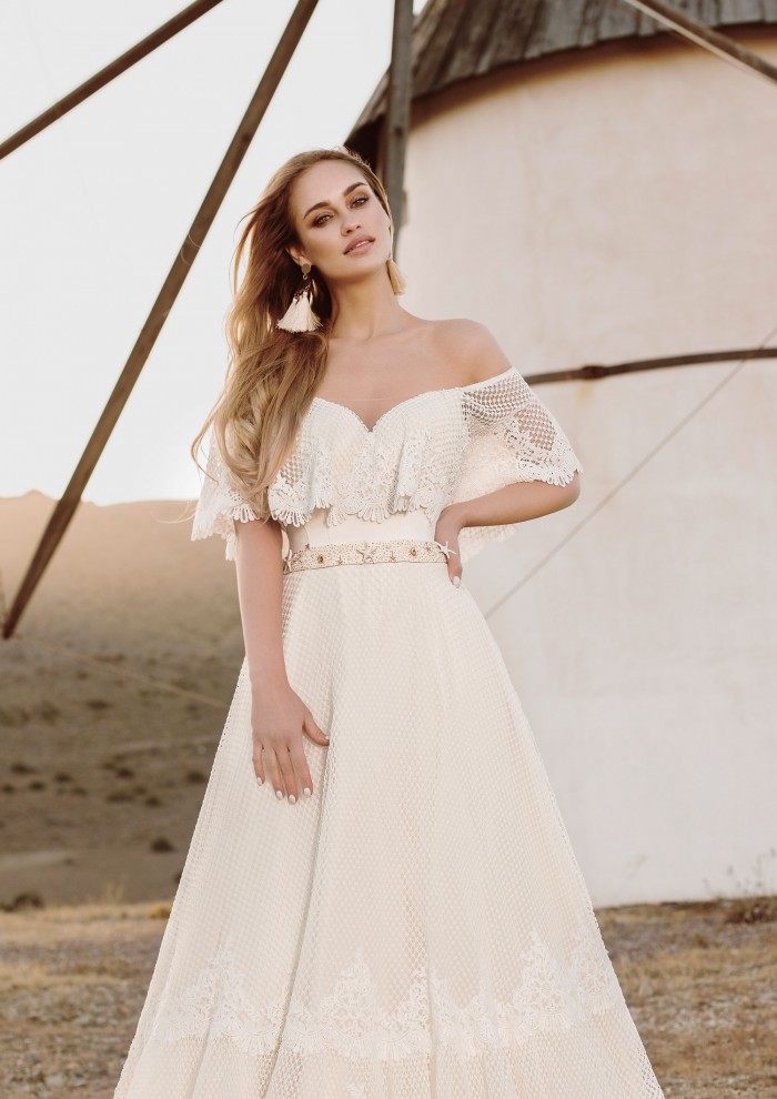 Ivory Lace Wedding Dresses Off The Shoulder Neck Bridal Gowns Short Sleeves A Line Sweep Train Appliqued Vestido De Novia 407