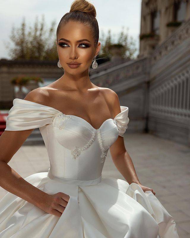 Plus Size Arabic Aso Ebi Elegant Ball Gown Wedding Dress Sweetheart Beaded Satin Sexy Bridal Gowns Dresses