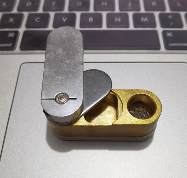 Metal Folding Pipes Design Two Layer Metal pipe Hand Tobacco pipes Foldable Monkey Pipe Turning Smoking Pipe zeusart hot selling
Metal Folding Pipes Design Two Layer Metal pipe Hand Tobacco pipes Foldable Monkey Pipe Turning Smoking Pipe zeusart hot selling