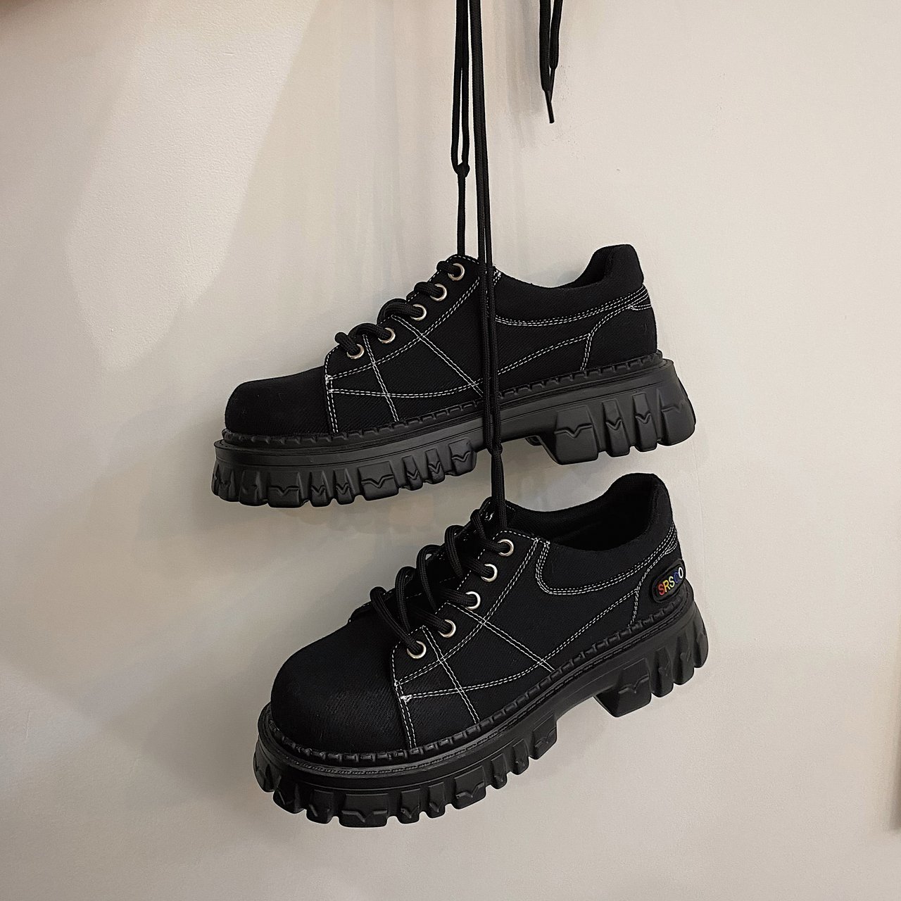 Fashion Girls INS Chunky Sneakers New Student Spring Martens Boots Shoes Women Lace-up Thick Bottom Suit Sneakers Chaussure Femm
Fashion Girls INS Chunky Sneakers New Student Spring Martens Boots Shoes Women Lace-up Thick Bottom Suit Sneakers Chaussure Femm